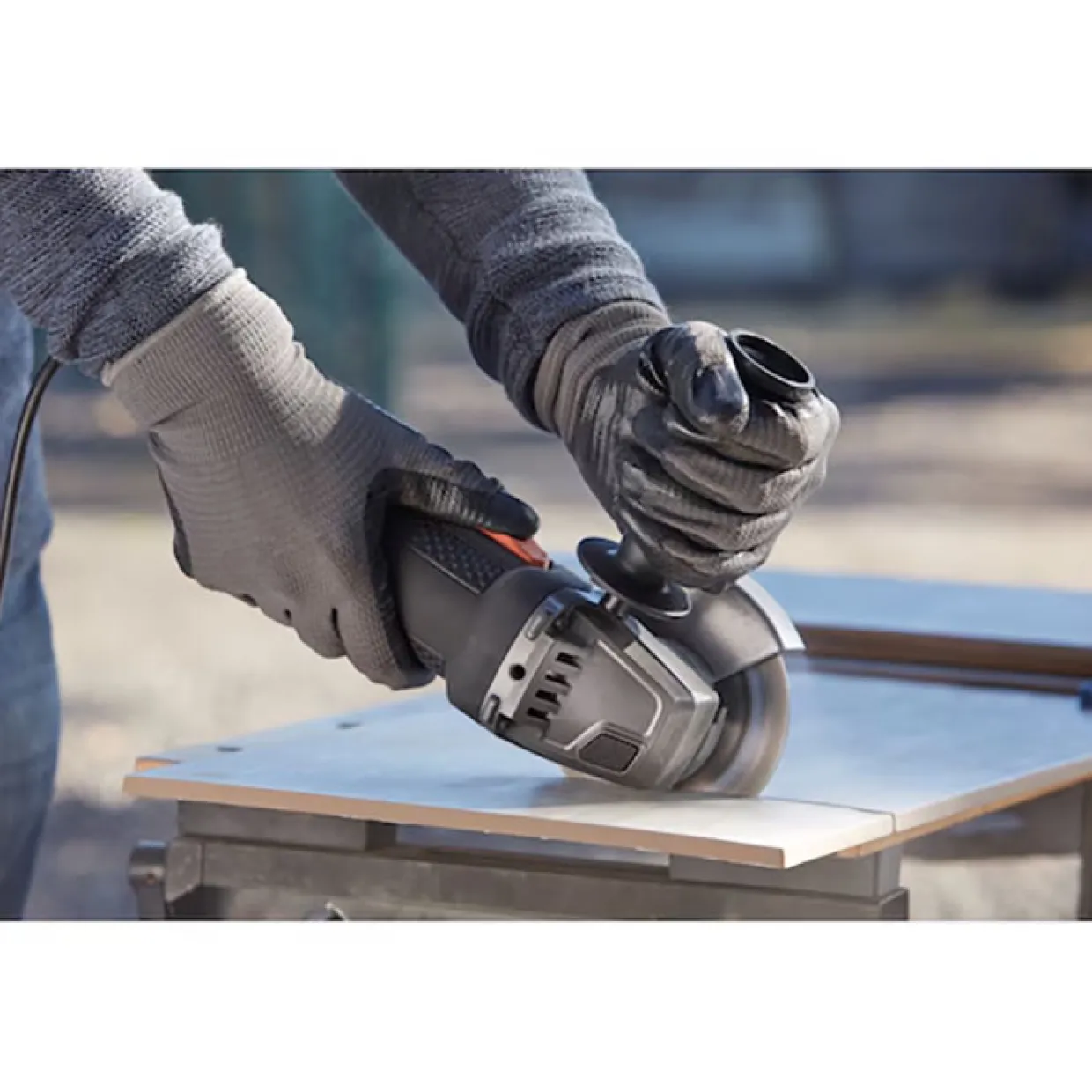 Black & Decker BEG220 900W 125Mm