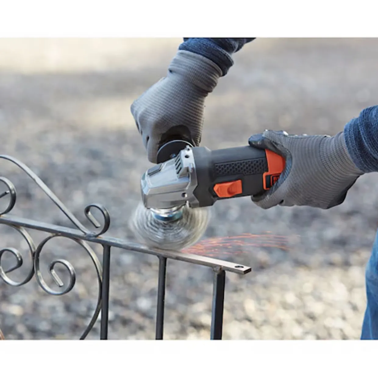Black & Decker BEG220 900W 125Mm