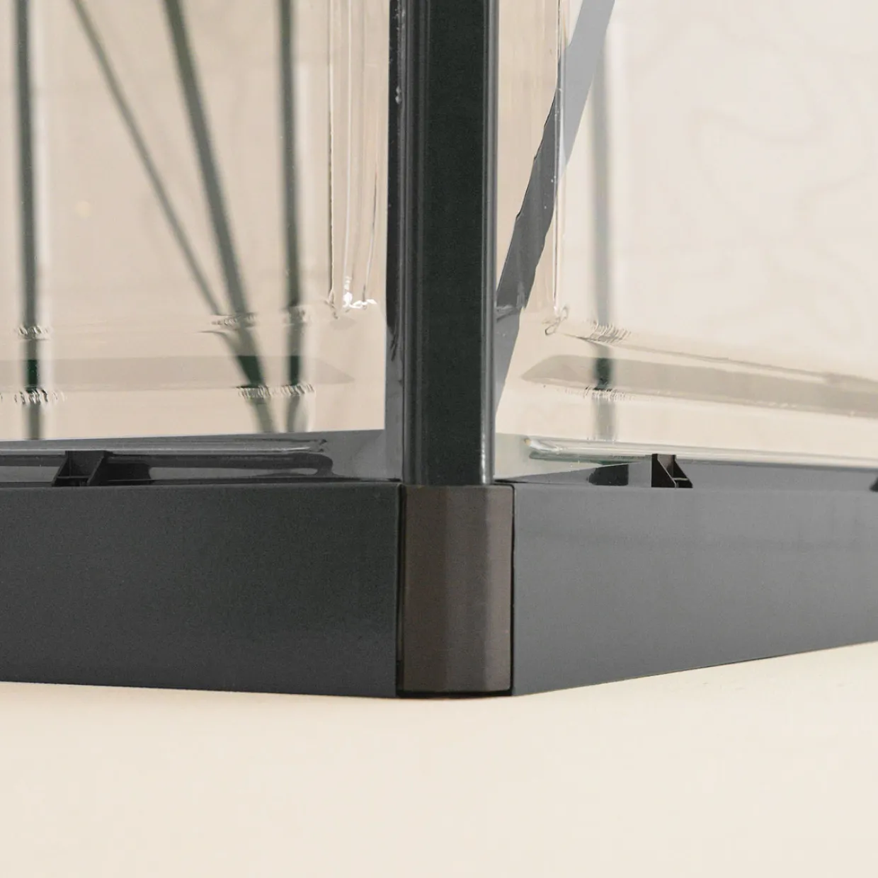 Harmony Aluminiumram med UV-Skyddad Polykarbonat & Ventilationsfönster, 2,3 m²