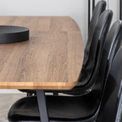 Ina med 8 Pobbie Stolar Svart*Venture Home Outlet