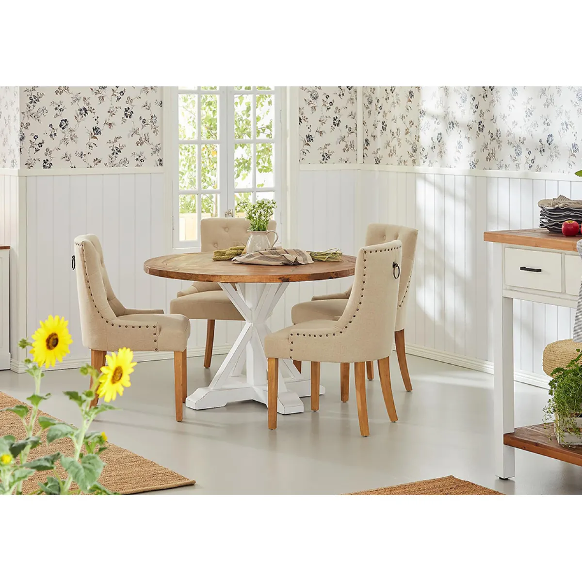 Lyon med 4 Viktoria Stolar*In Living Online