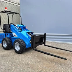 ML50 4WD Minigrävare Glidstyrd Med Skopa*Landeer Outlet