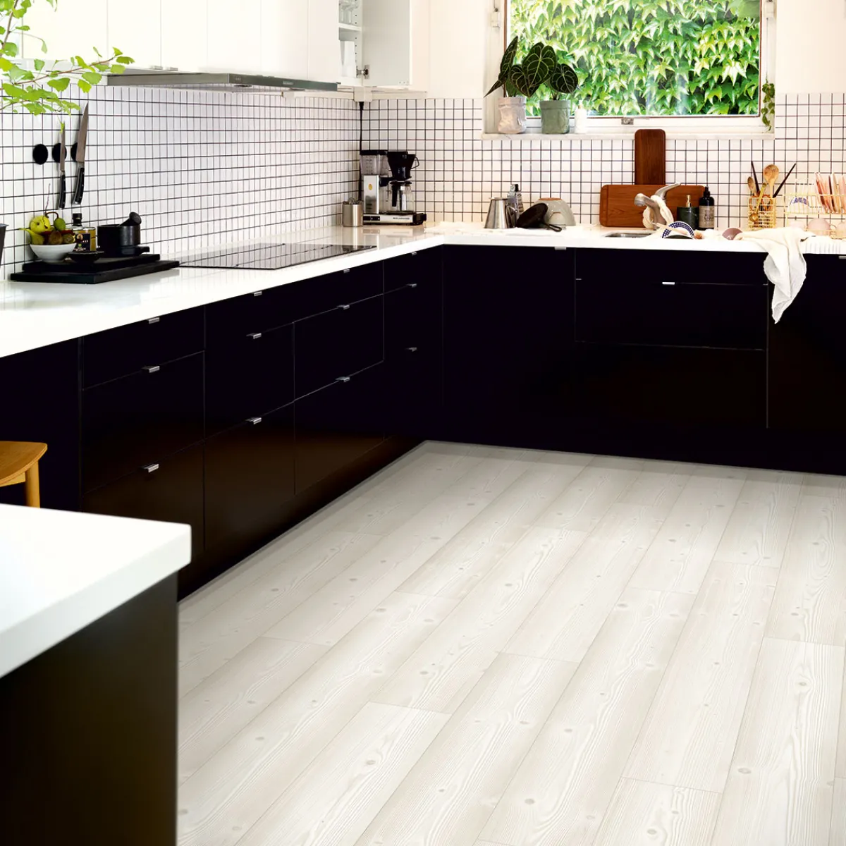 Modern Plank 4V - Brushed White Pine*Pergo