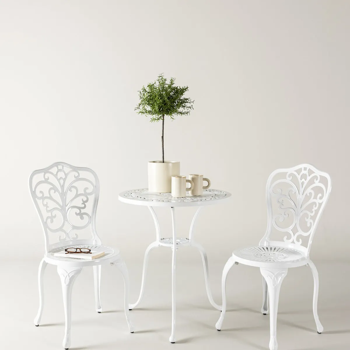 Nandin Klassisk Cafégrupp med Runt Bord & 2 Stolar i Aluminium, Vit*Venture Home Online