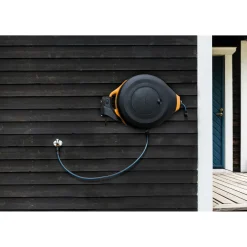 Slangvinda Auto XLX-series™ med Automatisk Inrullning*Fiskars